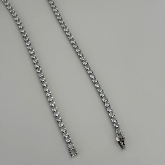 New Elegant Silver necklace - Picture 2 of 4